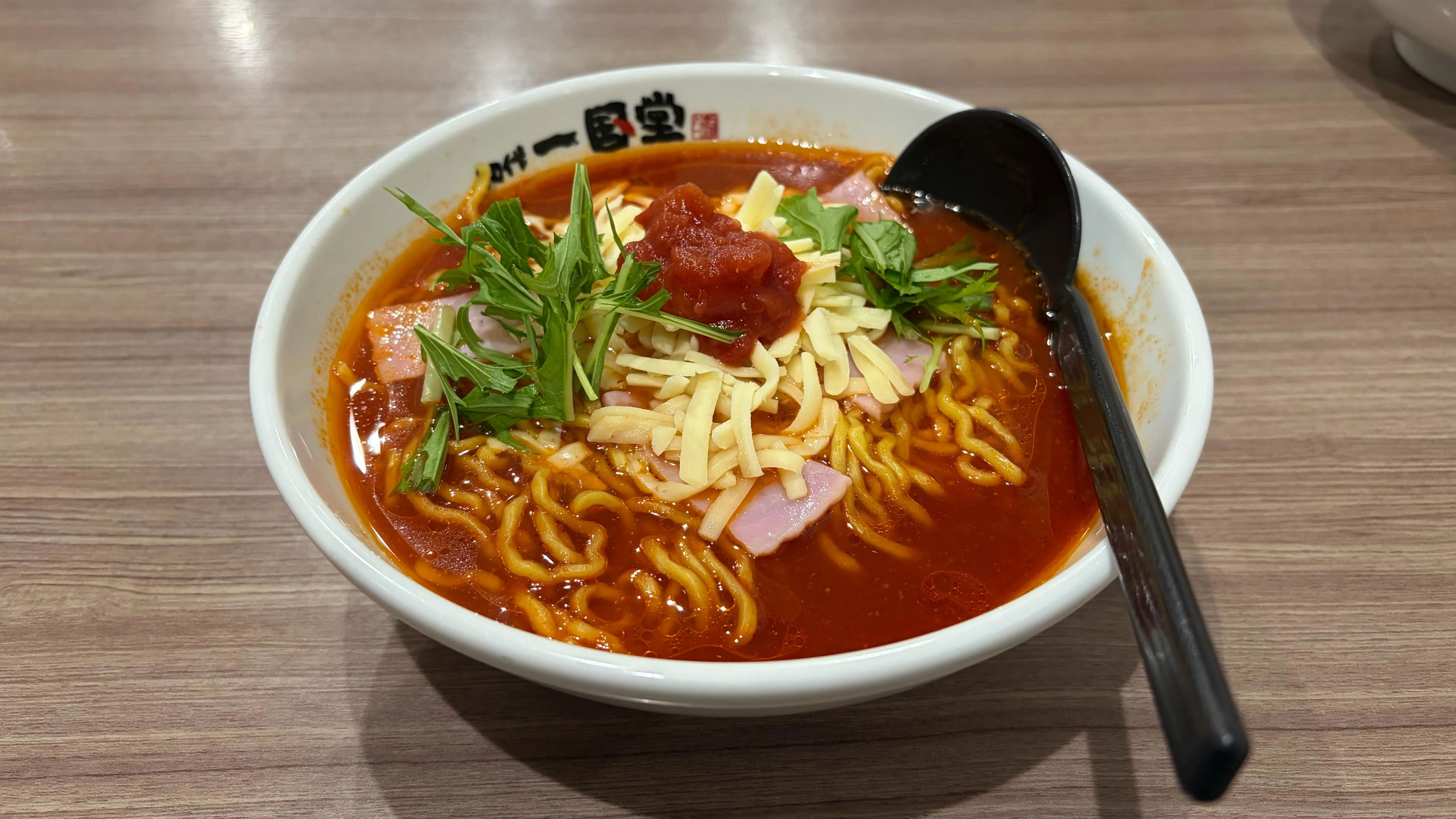 とろトマラーメン　チーズ増しトッピング無料