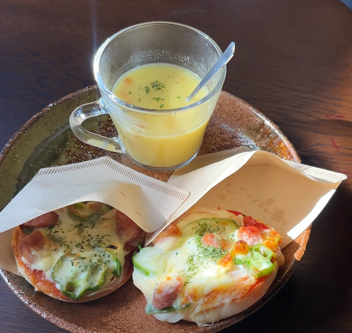cafe knot.